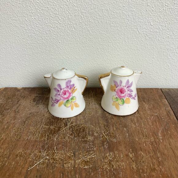 Vintage Japan Floral & Gold kettle Coffee Pot Salt‎ & Pepper Shakers - Picture 1 of 7
